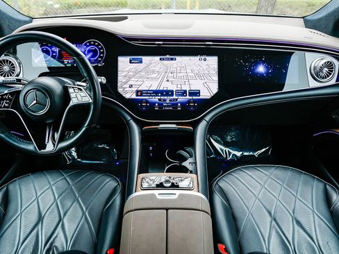 Used 2023 Mercedes-Benz EQS 580 4MATIC SUV image 10