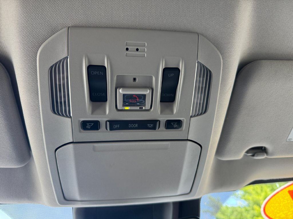 Used 2021 Toyota Highlander XLE AWD/4WD image 26