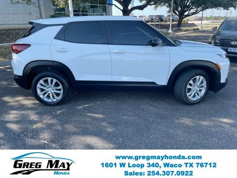 Used 2023 Chevrolet TrailBlazer LS FWD image 2