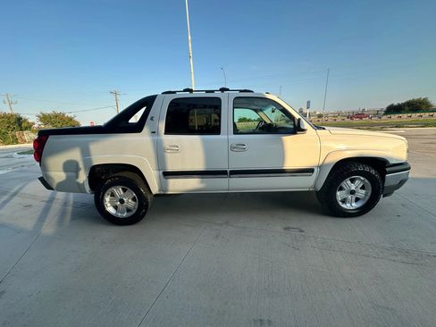 Used 2005 Chevrolet Avalanche Z66 w/ Sun And Sound Package image 6