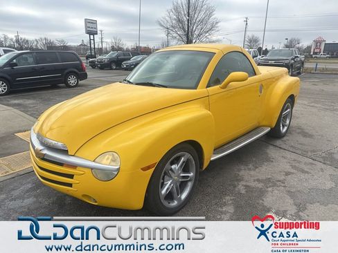 Used 2004 Chevrolet SSR w/ Preferred Equipment Group image 1