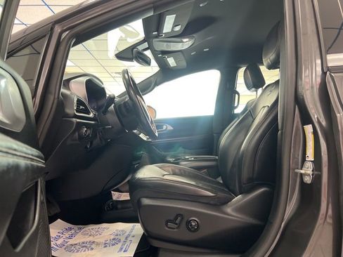 Used 2020 Chrysler Pacifica Touring-L w/ S Appearance Package FWD image 18
