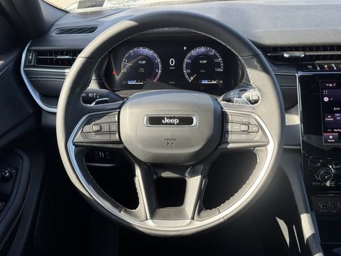 New 2025 Jeep Grand Cherokee Altitude image 13