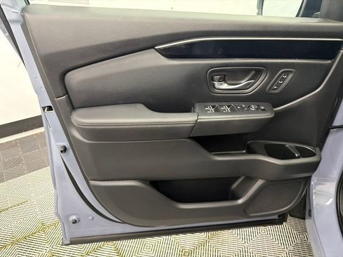 Used 2023 Honda Pilot Touring image 11
