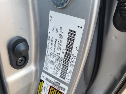 Used 2025 Toyota Tundra Limited AWD/4WD image 30