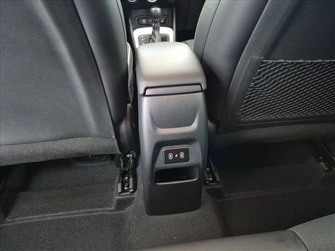 Certified 2025 Hyundai Venue Limited FWD image 18