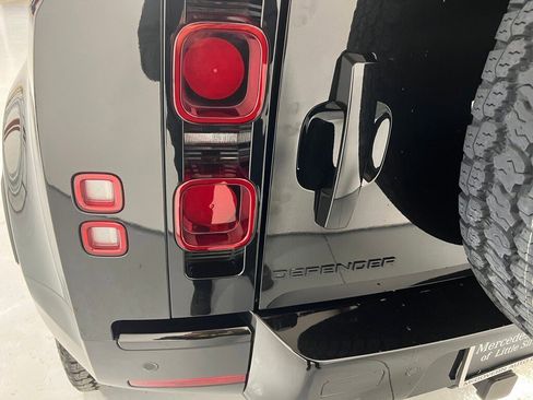 Used 2024 Land Rover Defender 110 S image 13