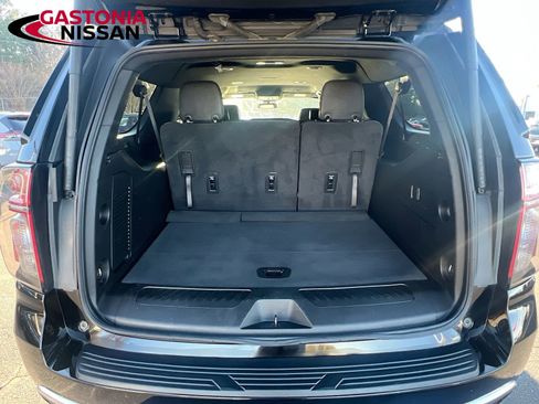 Used 2024 Chevrolet Suburban LT image 36