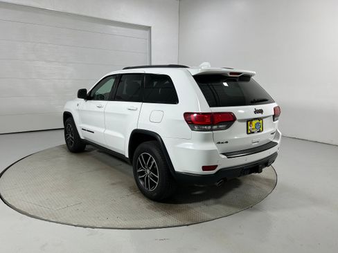 Used 2017 Jeep Grand Cherokee Trailhawk AWD/4WD image 24
