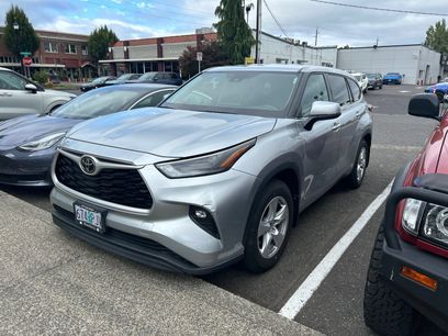 Used 2022 Toyota Highlander LE