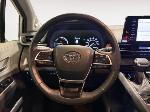 Used 2022 Toyota Sienna XLE w/ XLE Plus Package image 13