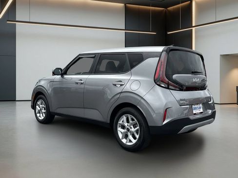 Used 2025 Kia Soul LX w/ LX Technology Package FWD image 3