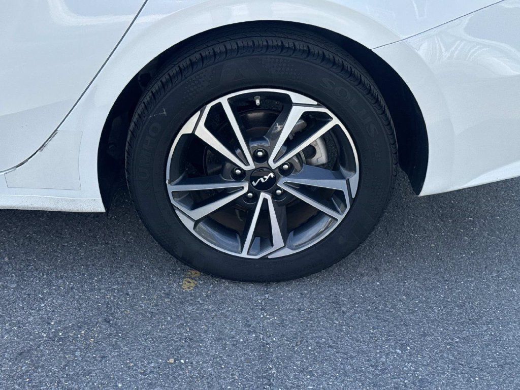 Used 2024 Kia Forte LXS FWD image 6
