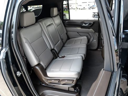 Used 2023 Chevrolet Suburban LT RWD image 37