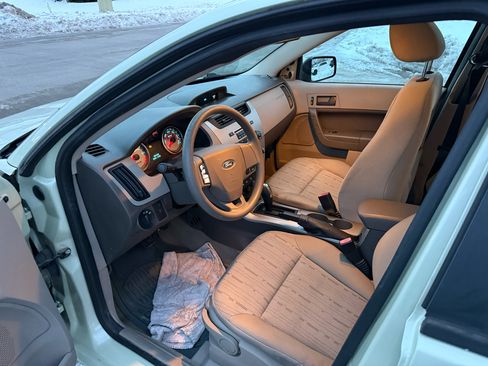 Used 2011 Ford Focus SE image 9