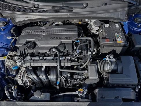 Certified 2025 Hyundai Elantra SEL image 28