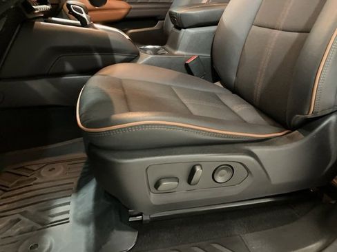 Used 2024 GMC Canyon AT4 w/ Technology Package image 10