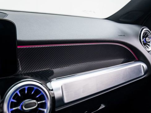 Used 2022 Mercedes-Benz GLB 250 4MATIC image 27