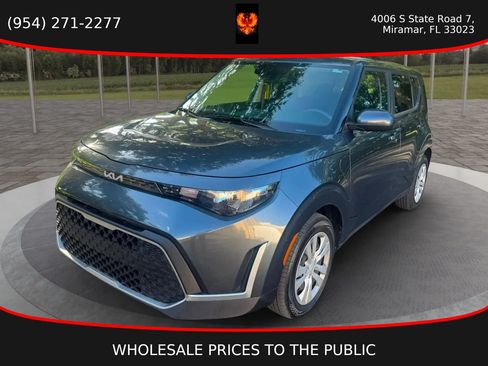 Used 2023 Kia Soul LX FWD image 1