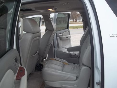 Used 2007 Chevrolet Suburban LTZ w/ LTZ Preferred Equipment Group AWD/4WD image 8