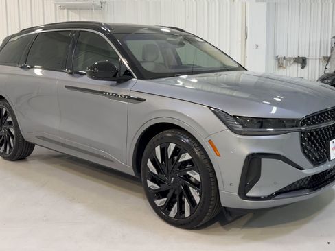 Certified 2024 Lincoln Nautilus Black Label w/ Jet Appearance Package (87T) image 3