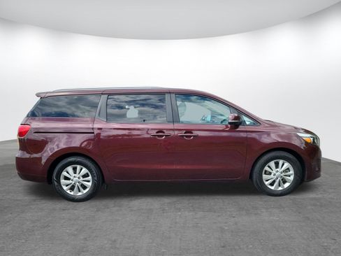 Used 2017 Kia Sedona LX w/ LX Essentials Premium Package FWD image 2