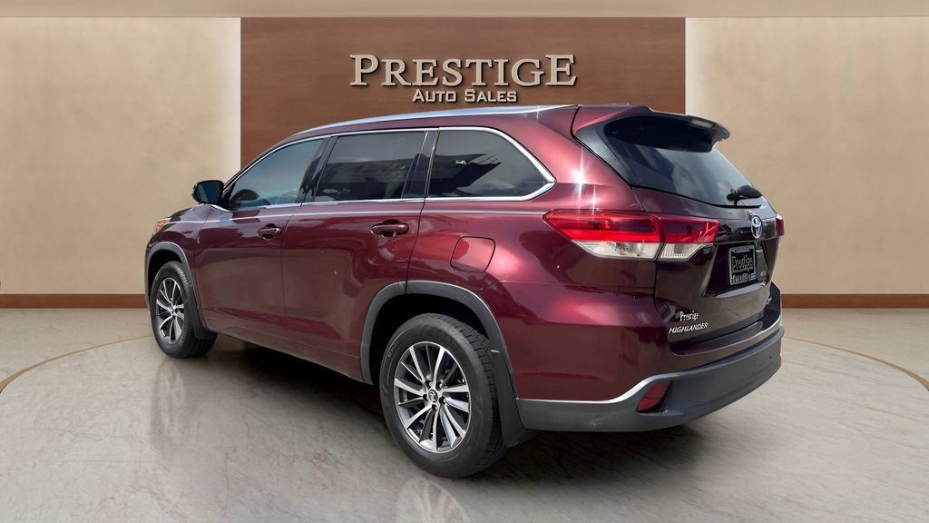 Used 2018 Toyota Highlander XLE AWD/4WD image 29