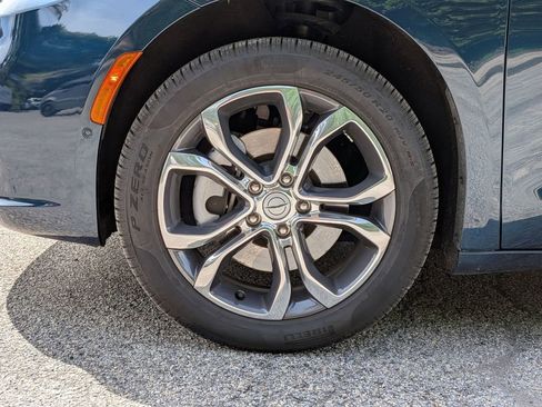 Used 2025 Chrysler Pacifica Pinnacle AWD/4WD image 39