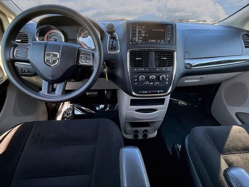 Used 2020 Dodge Grand Caravan SE FWD image 7