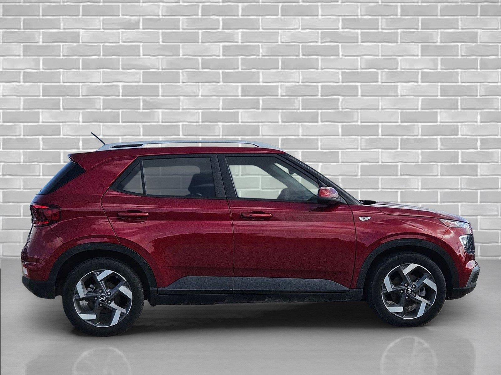 Used 2024 Hyundai Venue SEL FWD image 4