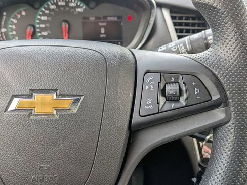 Used 2022 Chevrolet Trax LS image 19
