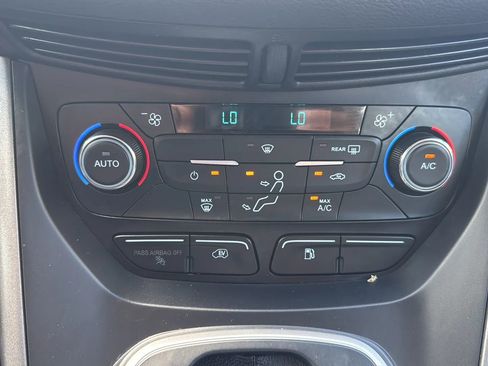 Used 2017 Ford C-MAX Energi SE image 19