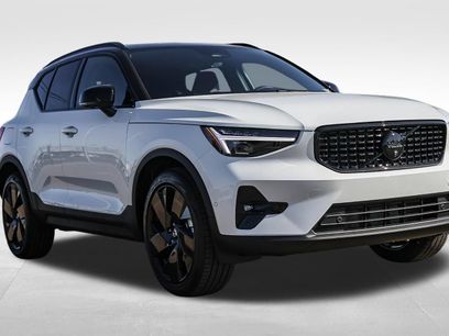 New 2026 Volvo XC40 B5 Ultra w/ Climate Package