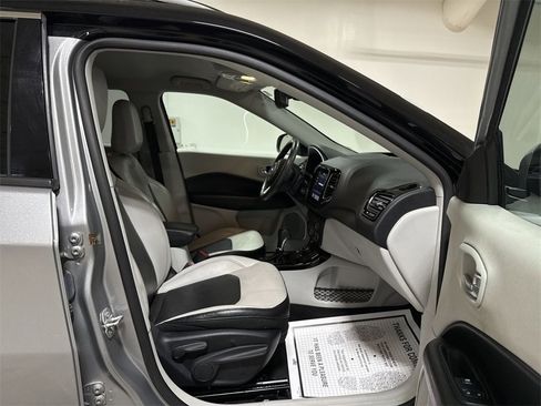 Used 2019 Jeep Compass Limited image 21