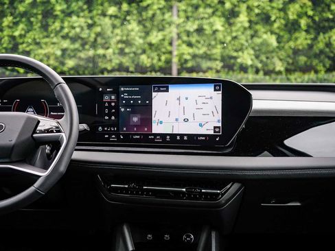 Used 2025 Audi Q6 e-tron Premium w/ Convenience Package image 13