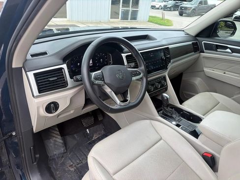 Used 2023 Volkswagen Atlas SE w/ Panoramic Sunroof Package FWD image 13