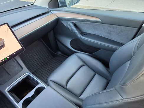 Used 2025 Tesla Model Y Long Range RWD image 23