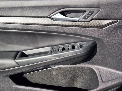 Used 2024 Volkswagen Golf R image 11