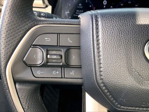 Used 2024 Toyota Tacoma TRD Off-Road image 23