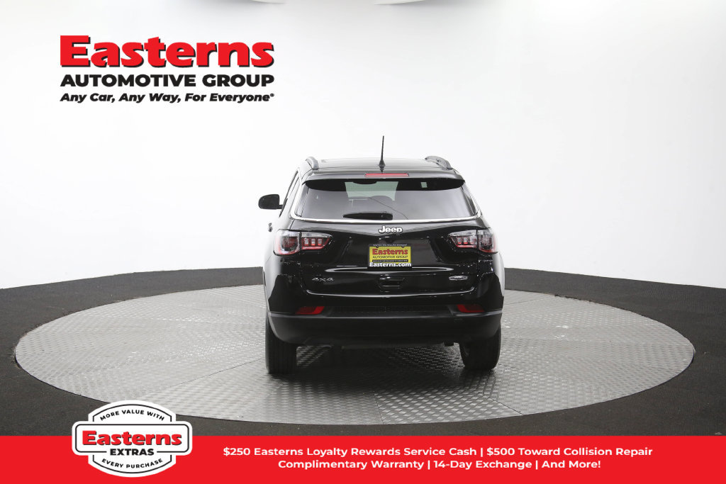 Used 2025 Jeep Compass Latitude w/ Sun & Sound Group AWD/4WD image 40
