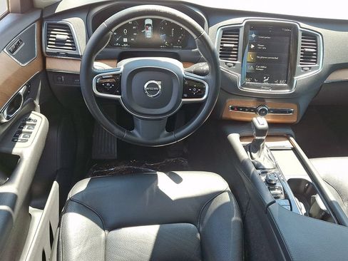 Used 2021 Volvo XC90 T6 Momentum AWD/4WD image 12