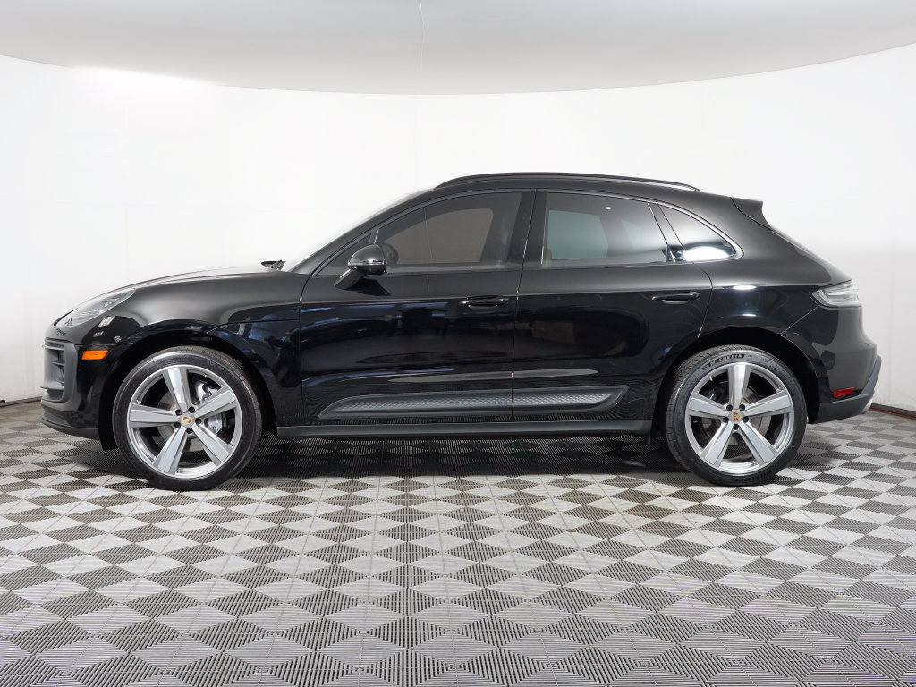Certified 2024 Porsche Macan w/ Premium Plus Package AWD/4WD image 2