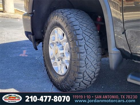 Used 2021 Chevrolet Silverado 2500 LT w/ Convenience Package image 33