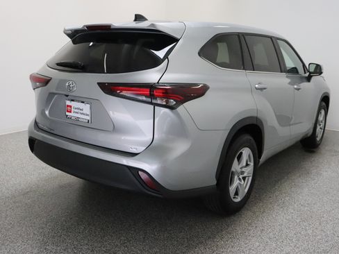 Certified 2025 Toyota Highlander LE FWD image 7