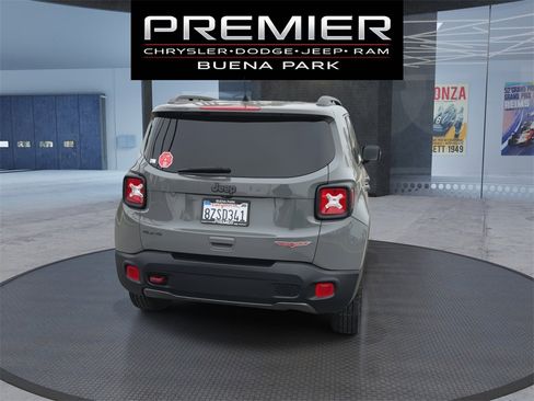 Used 2021 Jeep Renegade Trailhawk image 7