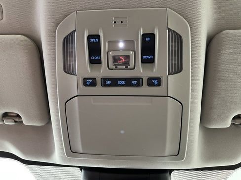 Used 2022 Toyota Highlander XLE image 37