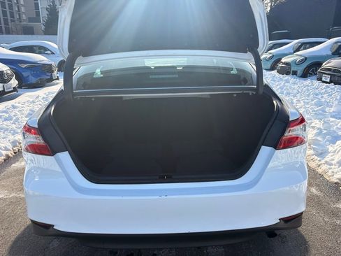 Used 2018 Toyota Camry LE image 14