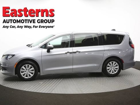 Used 2021 Chrysler Voyager L FWD image 57