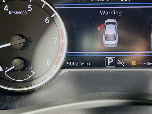 Used 2025 Nissan Sentra SR w/ Midnight Edition image 12