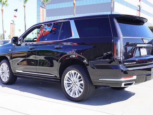 Used 2026 Cadillac Escalade Luxury RWD image 5